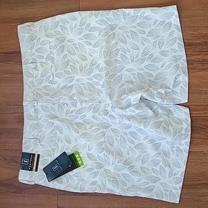PGA Tour White Flat Front Shorts with Leaf Pattern